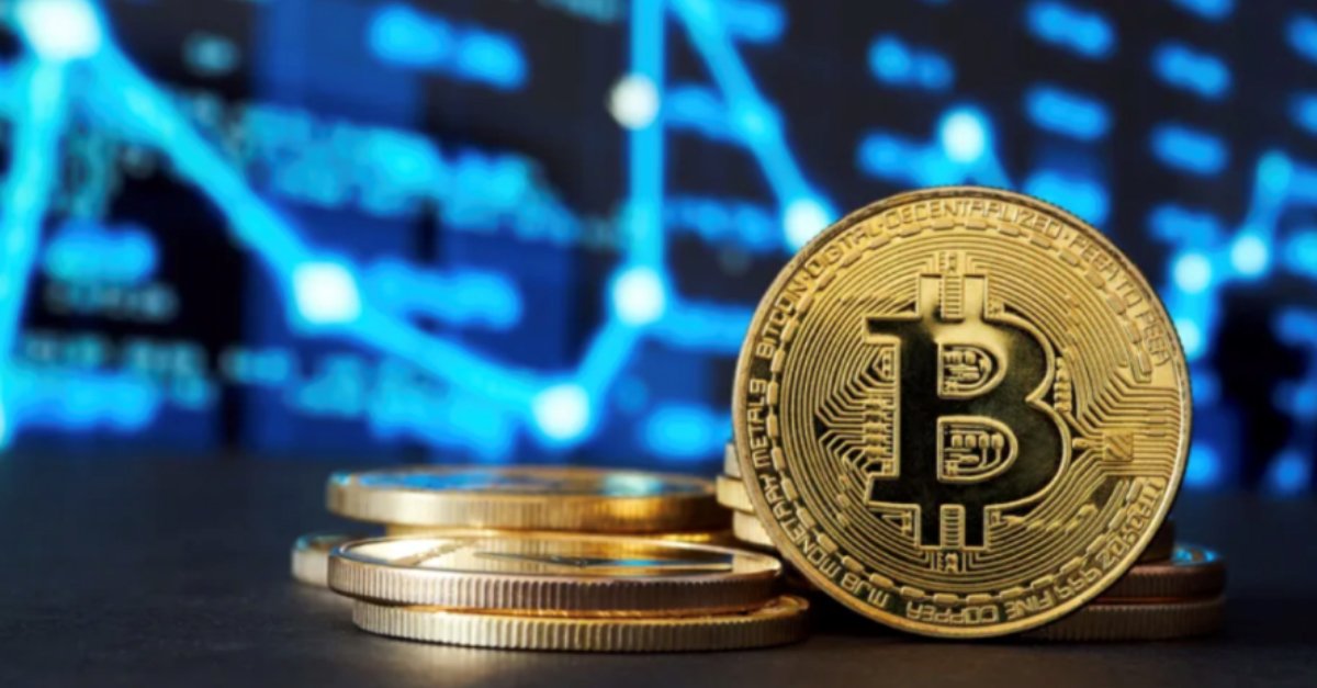 The former Russian President predicts a monetary collapse and a global shift to cryptocurrency